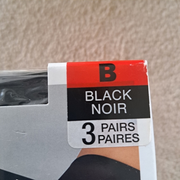 Silks 3 Pack Blackout Tights New! - Picture 2 of 7